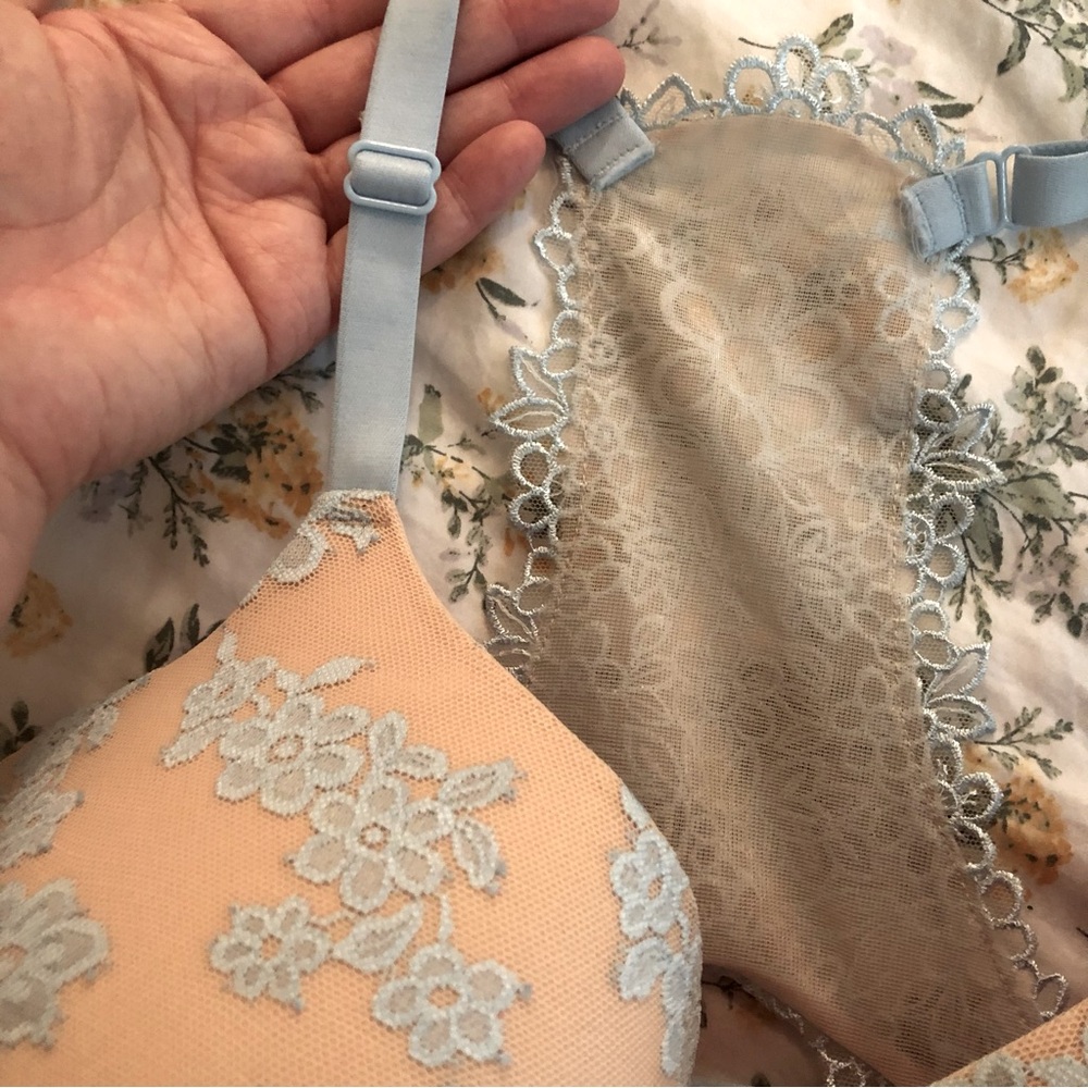 Victoria’s Secret PINK Cream & Baby Blue Lace Snap Front Push-up Racerback Bra - Picture 9 of 13